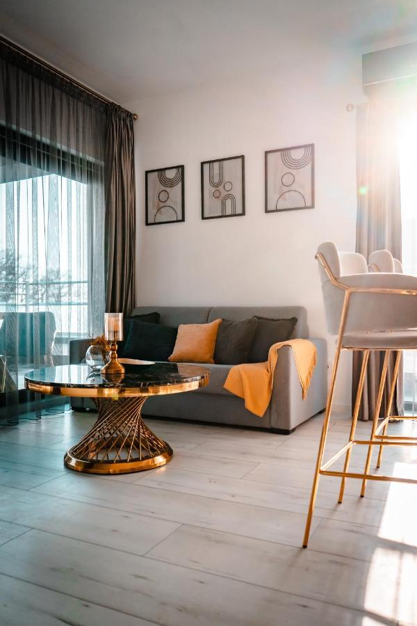 Luxury Family Apartment With Private Parking And Forest View Timisoara Exterior photo